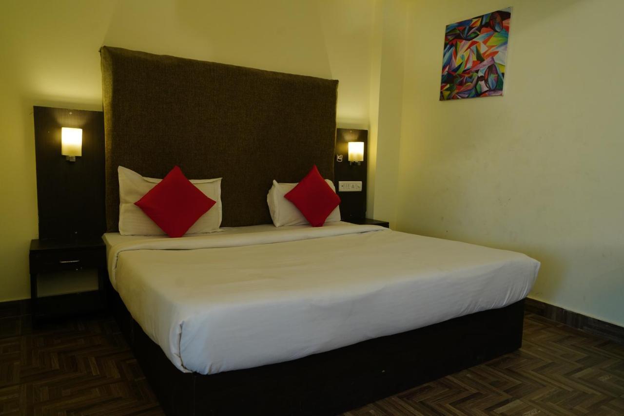 Hotel Gaurab Near Paltan Bazaar Дехрадун Экстерьер фото