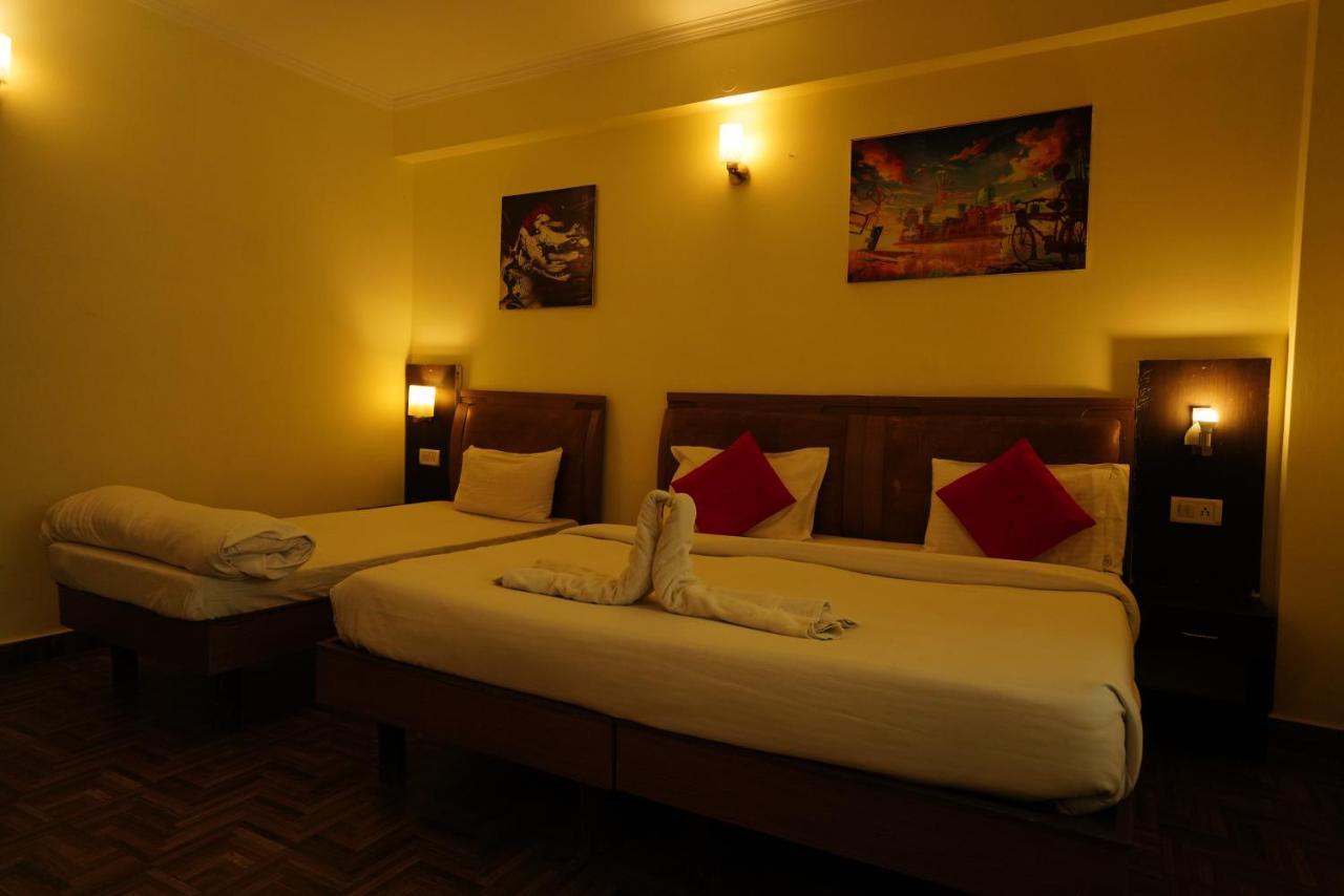 Hotel Gaurab Near Paltan Bazaar Дехрадун Экстерьер фото