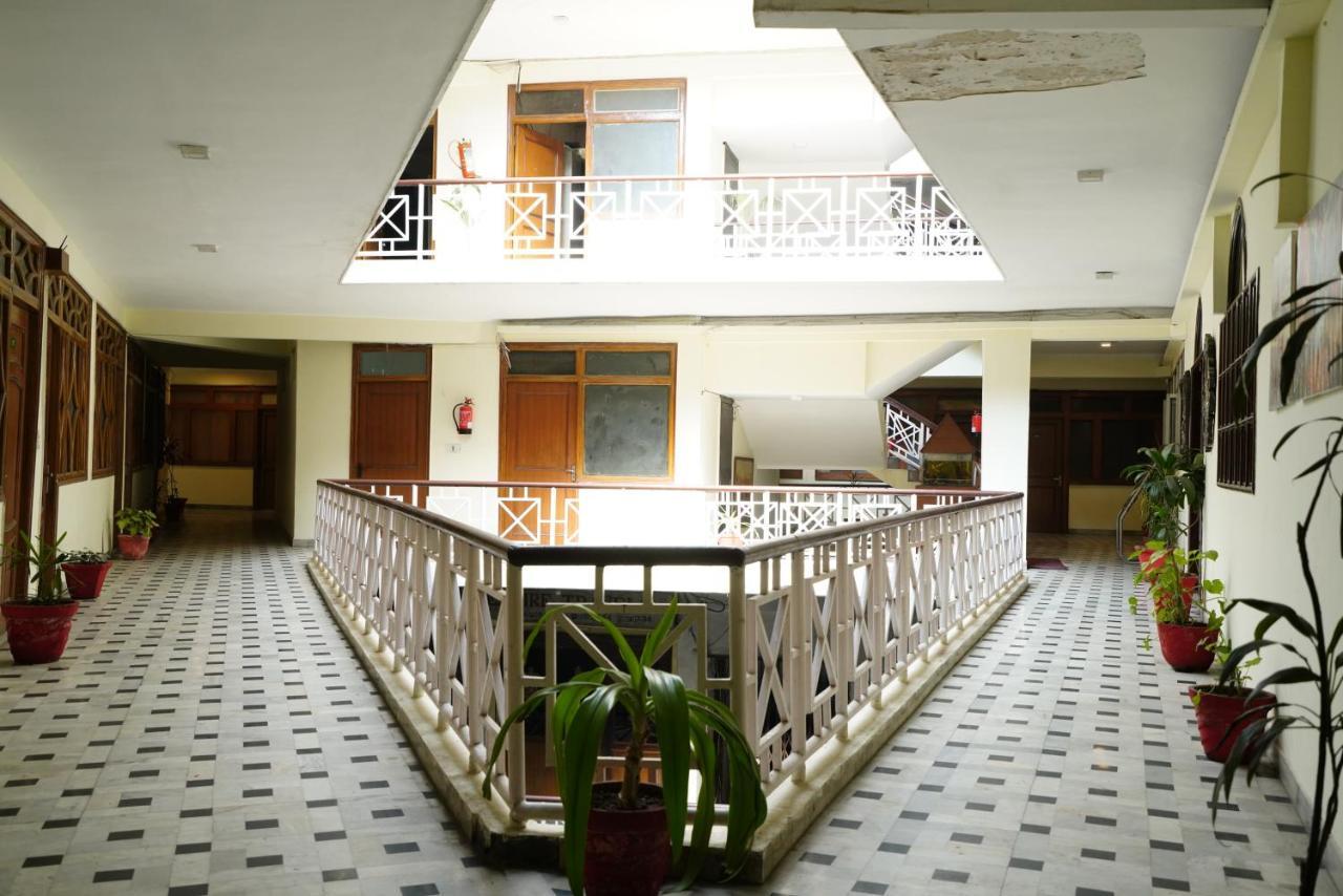 Hotel Gaurab Near Paltan Bazaar Дехрадун Экстерьер фото